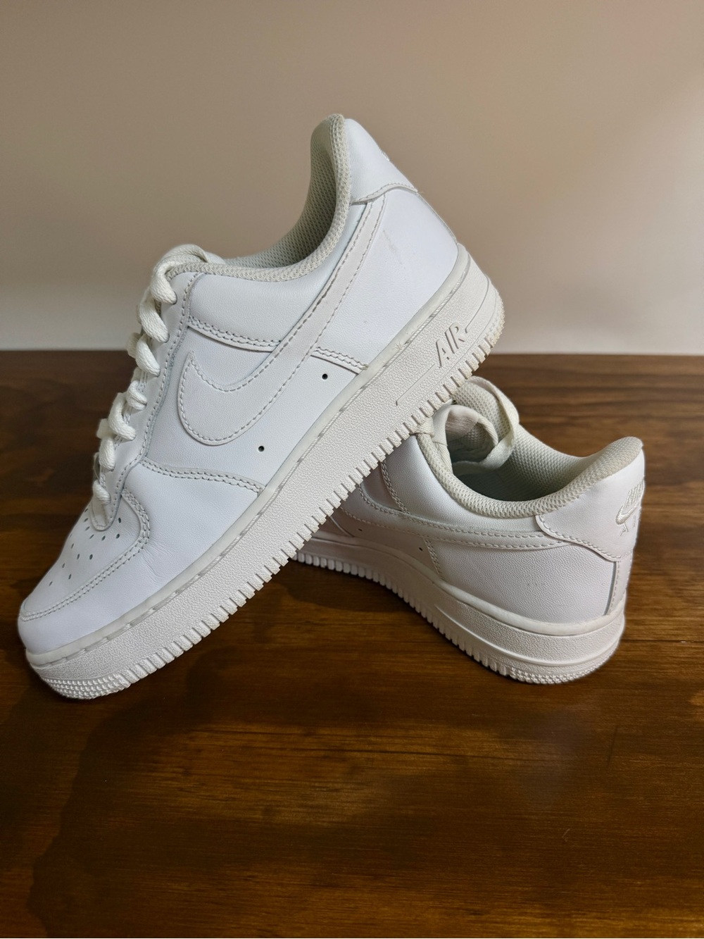 Nike Air Force 1, Women’s 7, Low Top Leather Sneaker Triple White